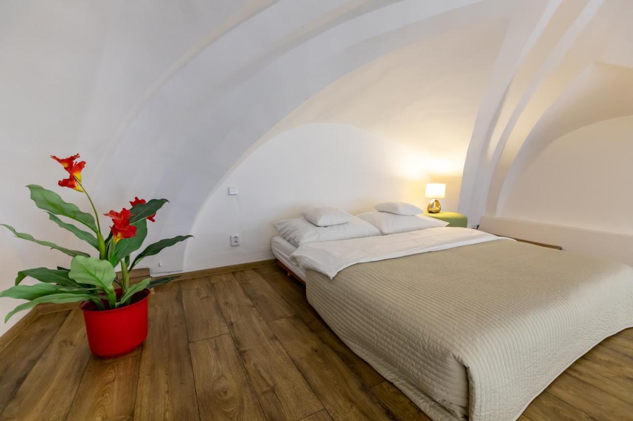 Palac Daun - Studio Apartments Znojmo Εξωτερικό φωτογραφία