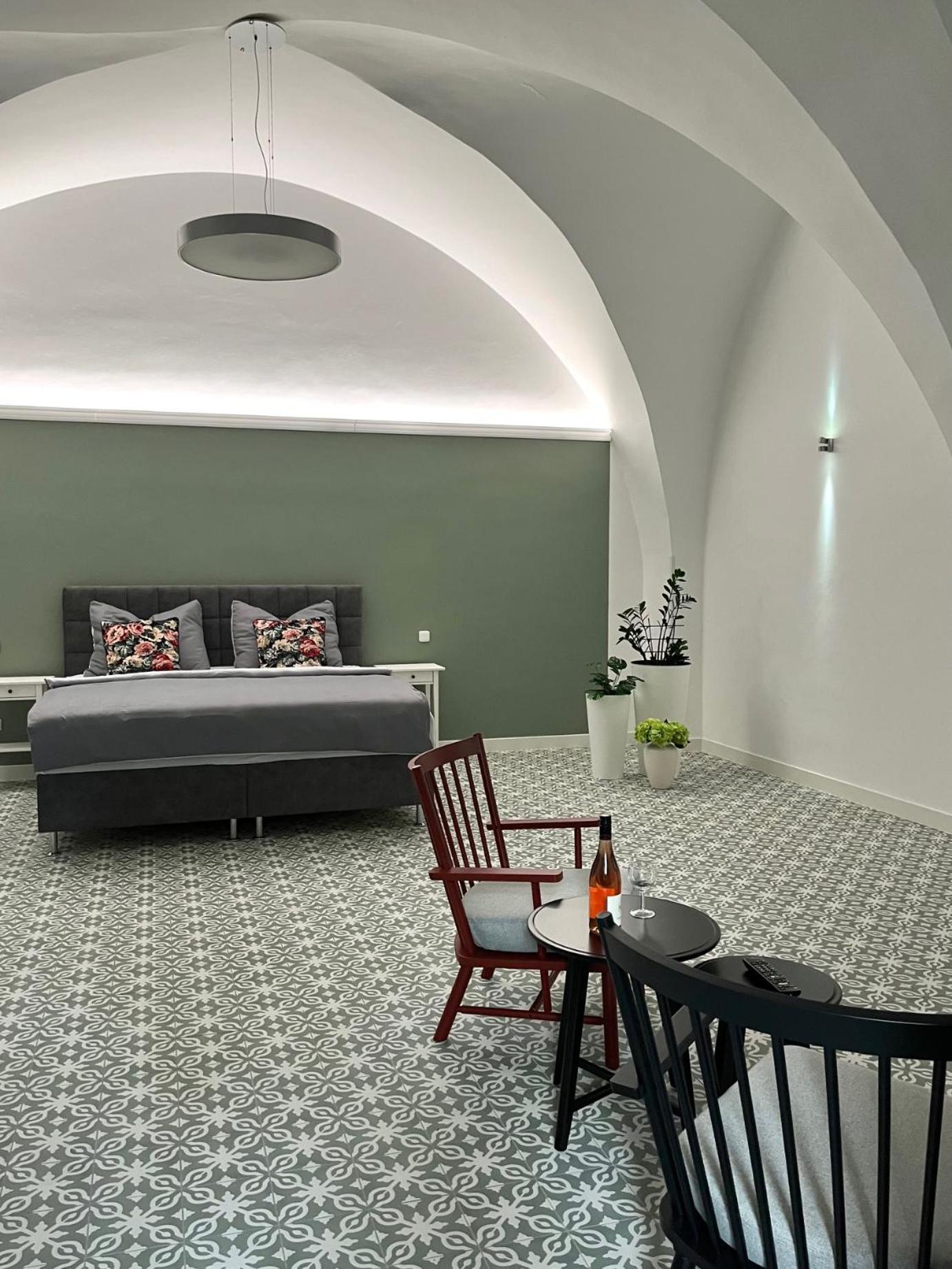 Palac Daun - Studio Apartments Znojmo Εξωτερικό φωτογραφία